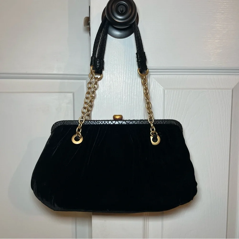 Adrianna Papell Black Velvet Gold Tone Hardware Chain Strap Kiss Lock Satchel